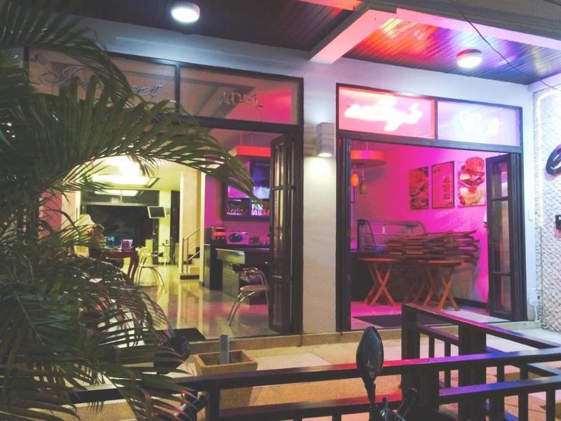 Enjoy'S Beach House & Cafe' Ban Karon Exterior photo