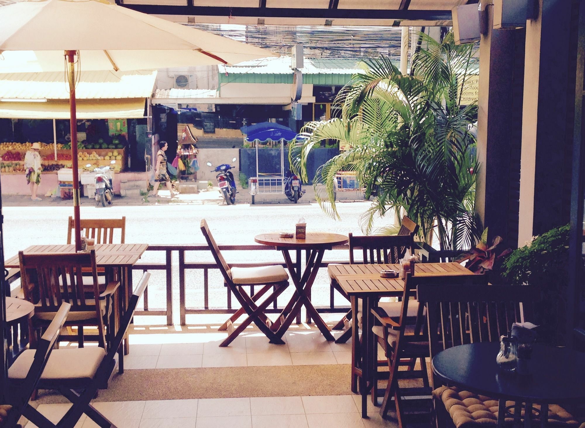 Enjoy'S Beach House & Cafe' Ban Karon Exterior photo