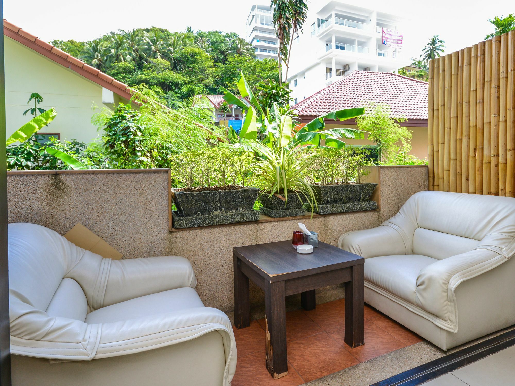 Enjoy'S Beach House & Cafe' Ban Karon Exterior photo