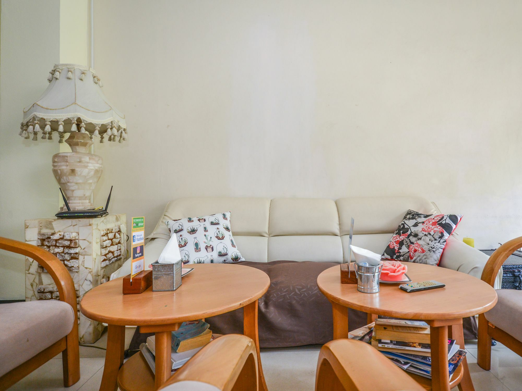 Enjoy'S Beach House & Cafe' Ban Karon Exterior photo