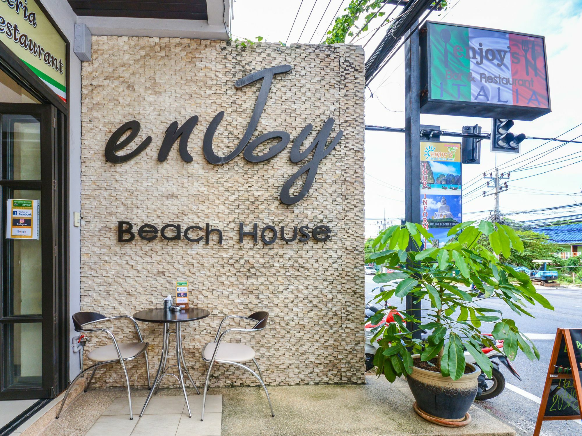Enjoy'S Beach House & Cafe' Ban Karon Exterior photo