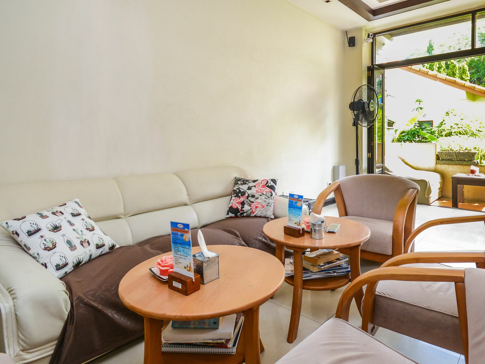 Enjoy'S Beach House & Cafe' Ban Karon Exterior photo