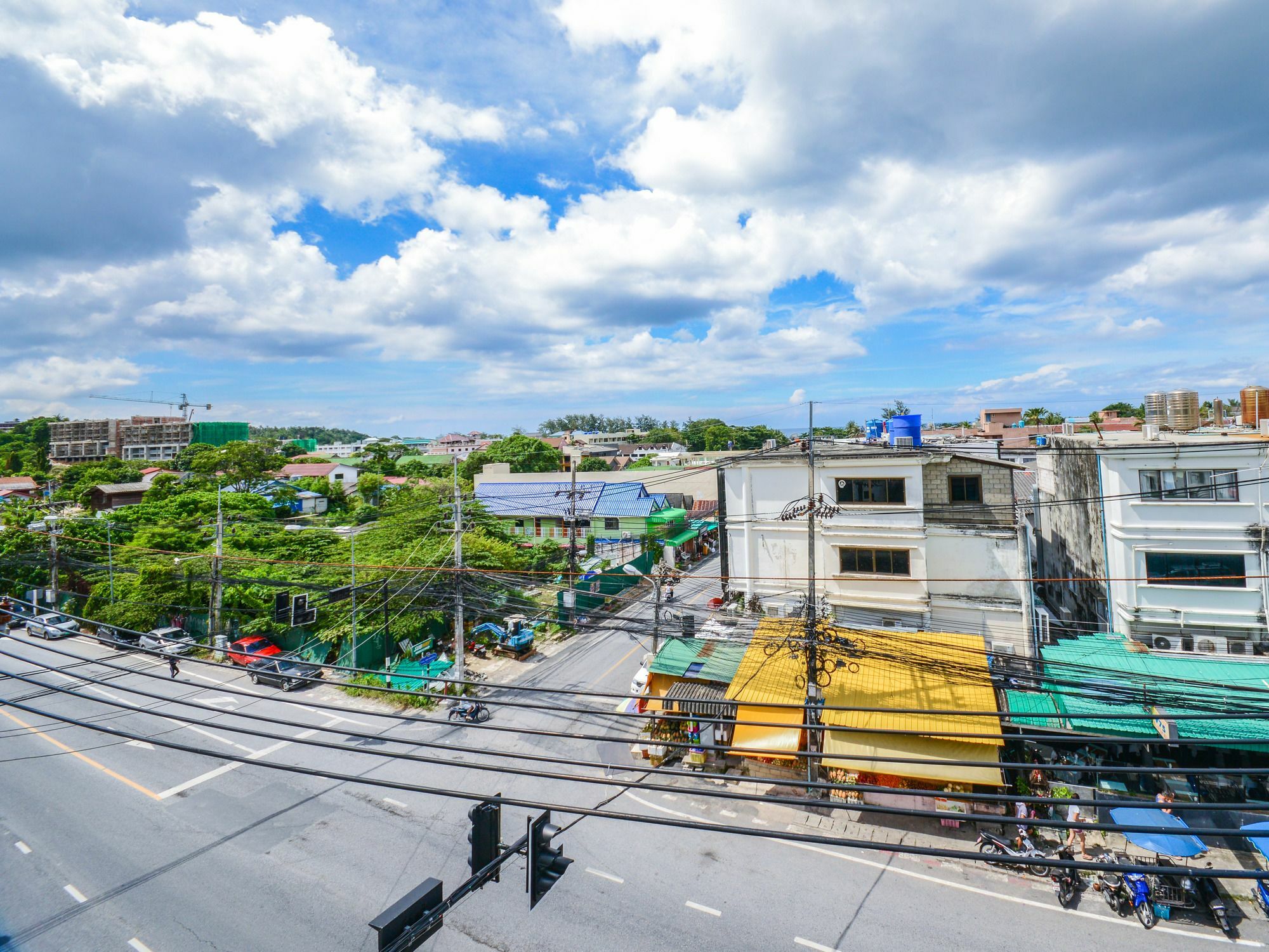 Enjoy'S Beach House & Cafe' Ban Karon Exterior photo