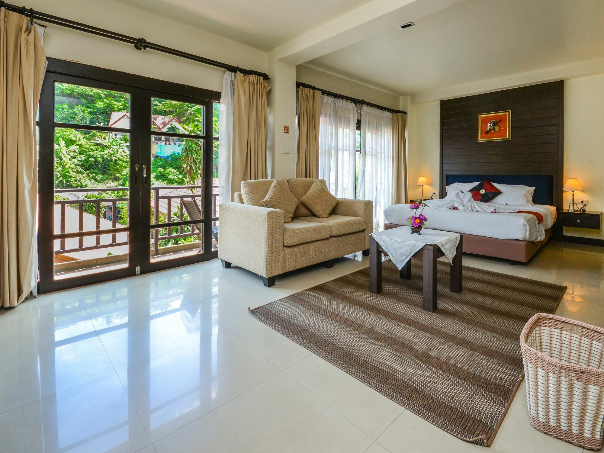 Enjoy'S Beach House & Cafe' Ban Karon Exterior photo